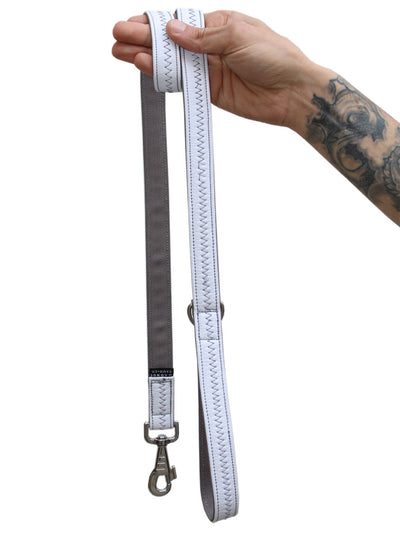 A white dog leash by MAGNUS Canis that is made of vegan leather.