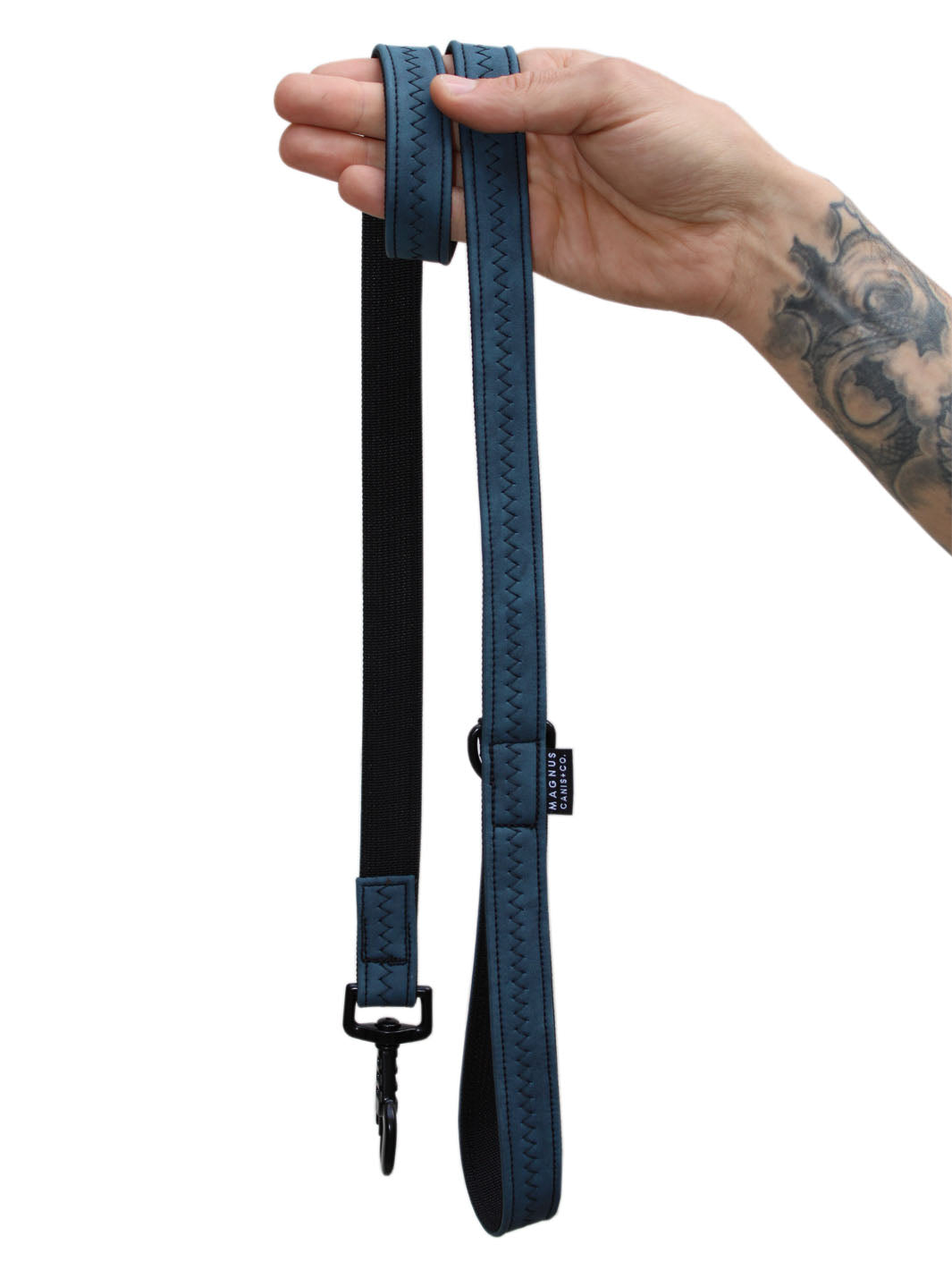 Dark blue dog leash made of vegan leather by MAGNUS Canis.