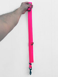 Neon pink dog leash by MAGNUS Canis.